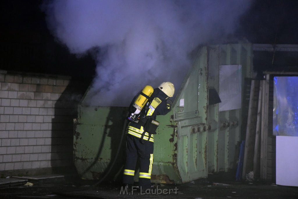 Feuer Papp Presscontainer Koeln Hoehenberg Bochumerstr P025.JPG - Miklos Laubert